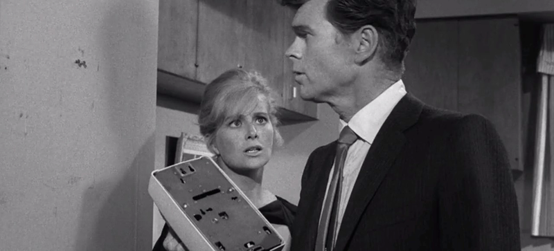 Illustration for article titled The Complete Twilight Zone Marathon Viewer's Guide